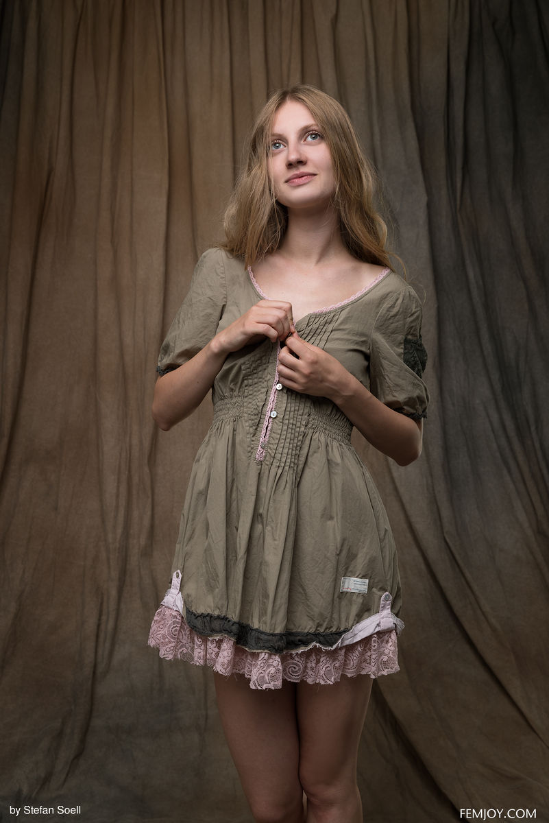 Aveira Really Beautiful Hottie With Skinny Body