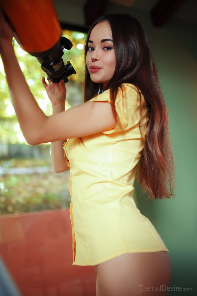 Asian Model Li Moon Shows Her Amazing Nude Body