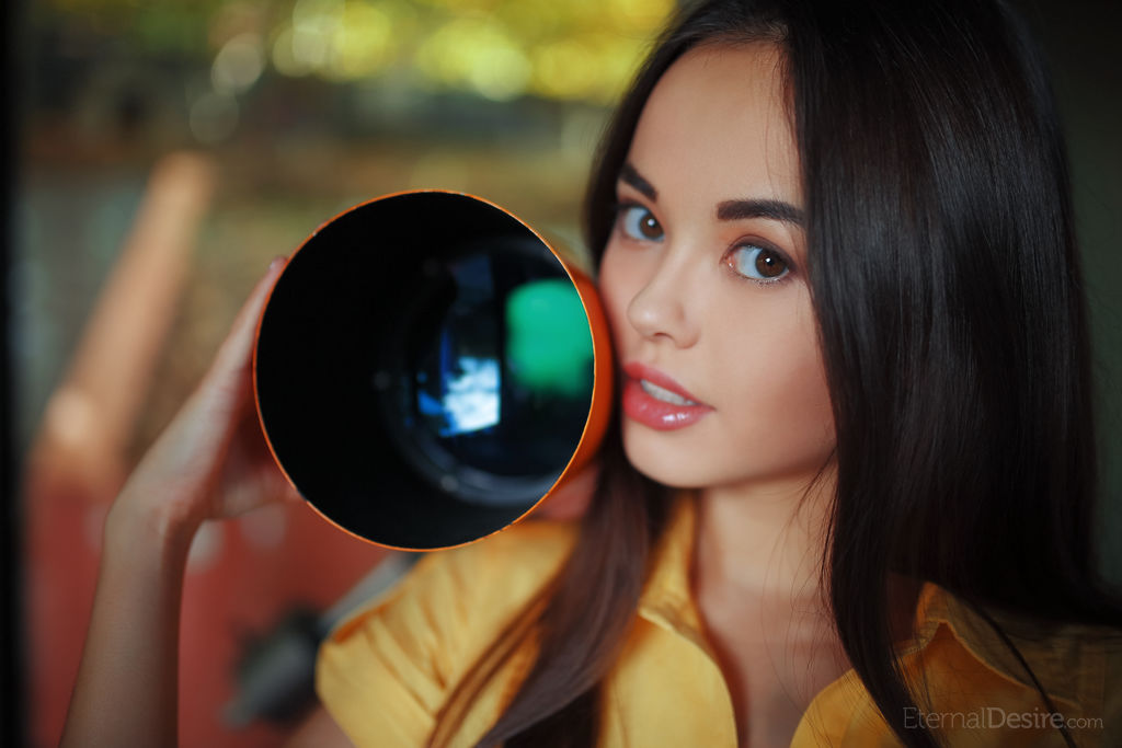 Asian Model Li Moon Shows Her Amazing Nude Body