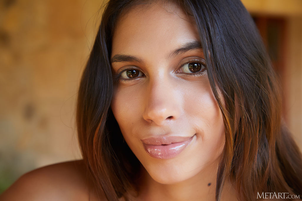 Baby Nicols And Dark-lipped Pussy Pouts Open