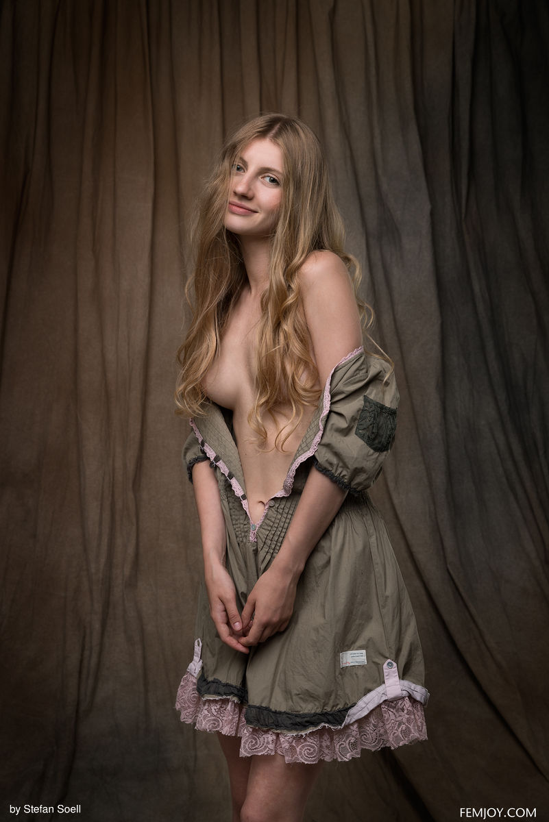 Aveira Really Beautiful Hottie With Skinny Body