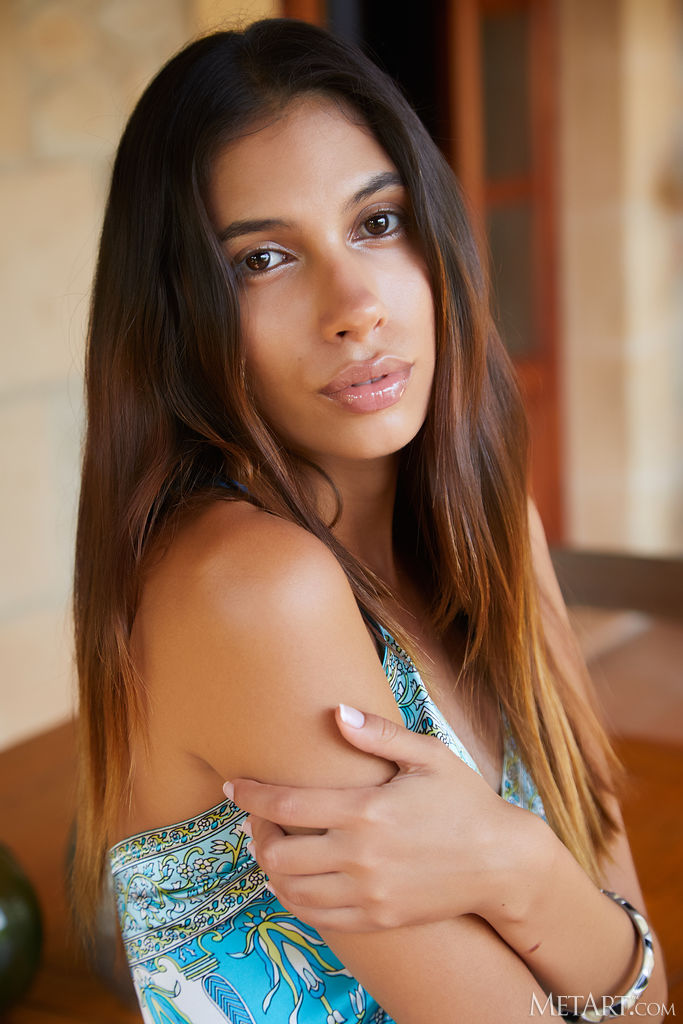 Baby Nicols And Dark-lipped Pussy Pouts Open