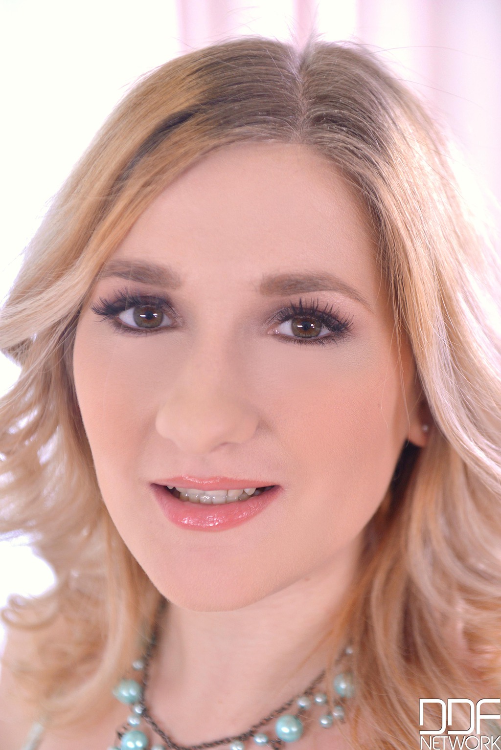 Auddi And Huge Natural Tits