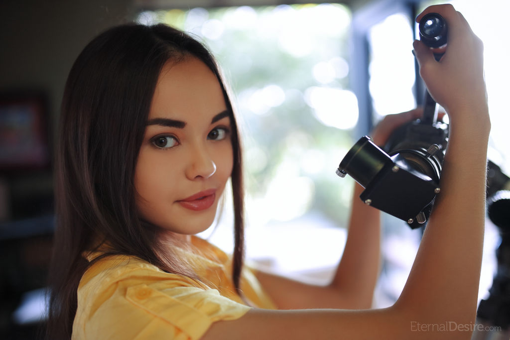 Asian Model Li Moon Shows Her Amazing Nude Body