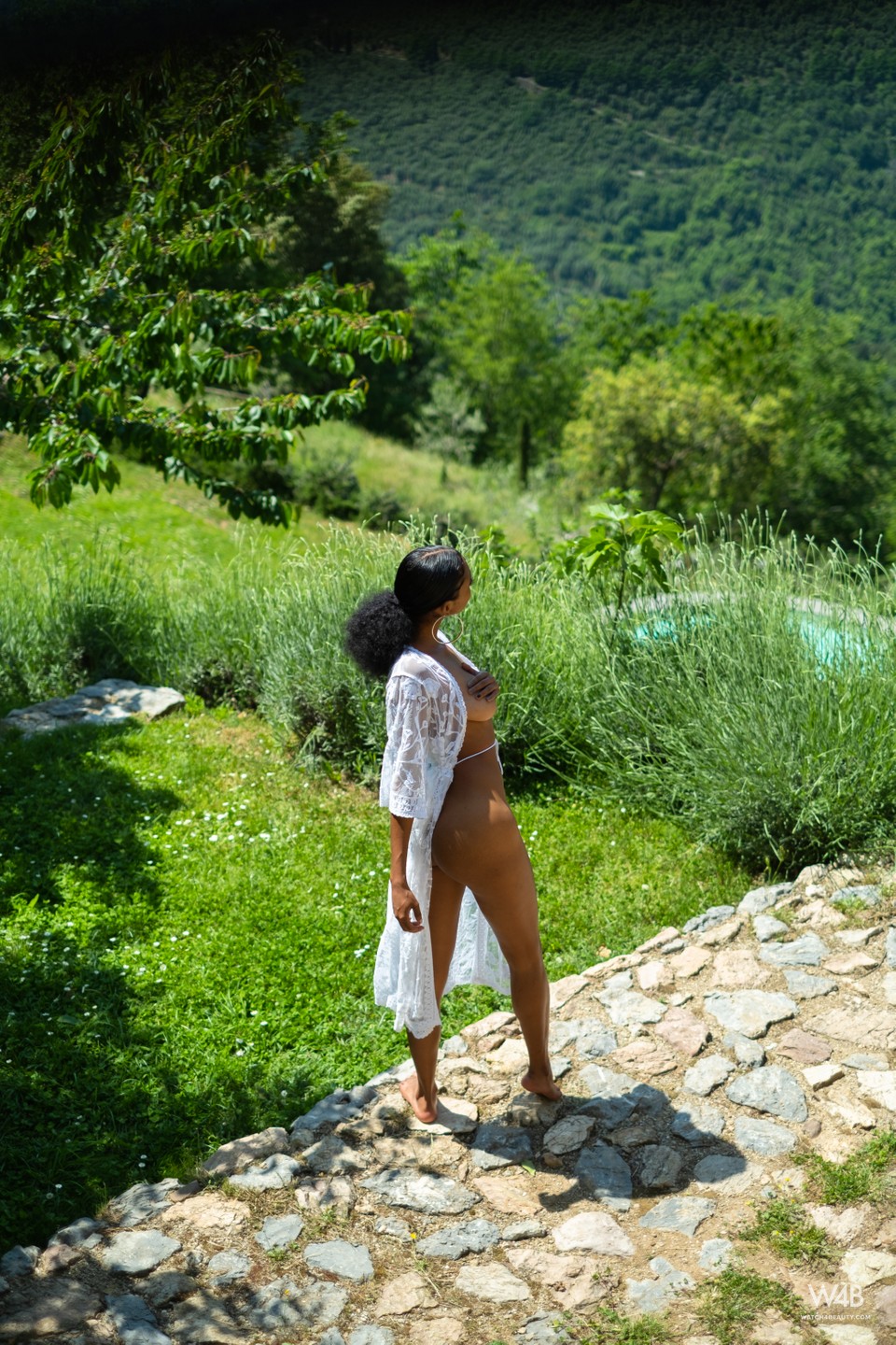 Barbie Looks Absolutely Gorgeous And Masturbates Pussy