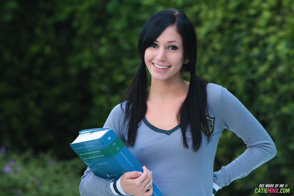 Bad Schoolgirl Catie Minx Shows Her Body