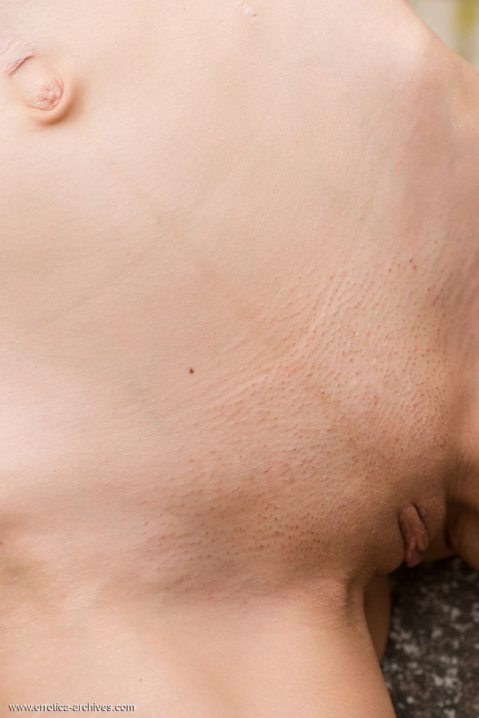 Blonde Teen Camelia Getting Naked Outdoors