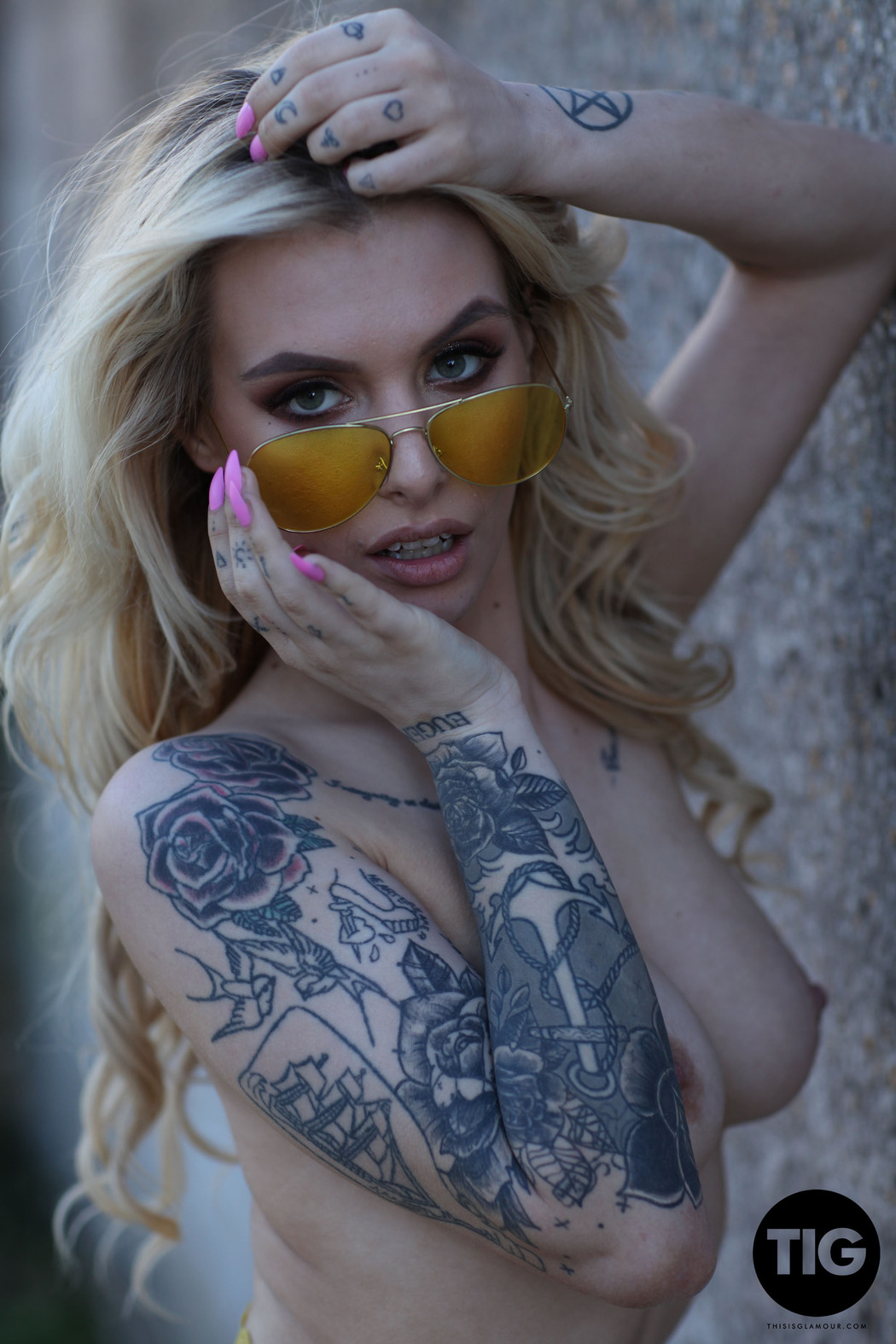 Blonde Girl Saskia Valentine With Tattooes