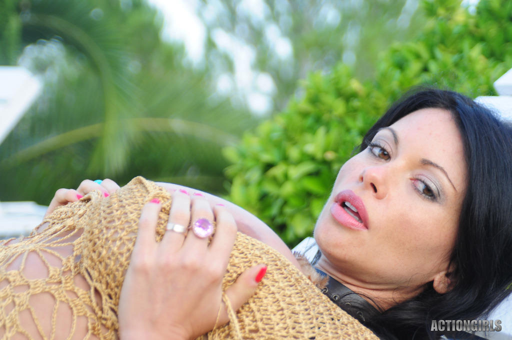 Busty Veronica Naked In Morning Sun