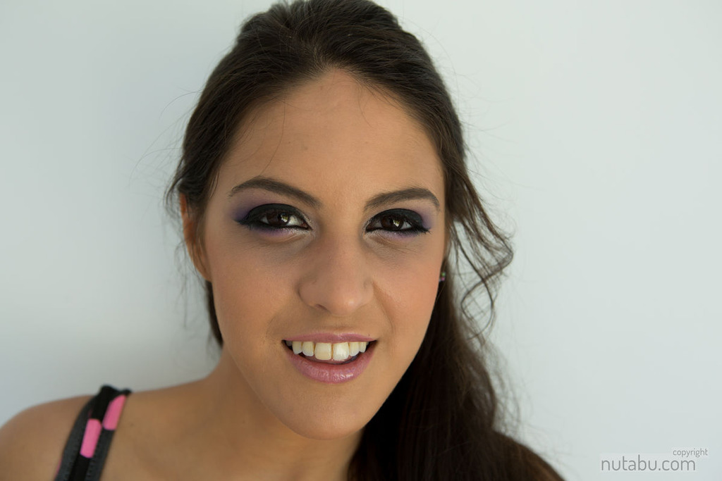 Carolina Spanish Babe Masturbates Her Pussy Cover Photo