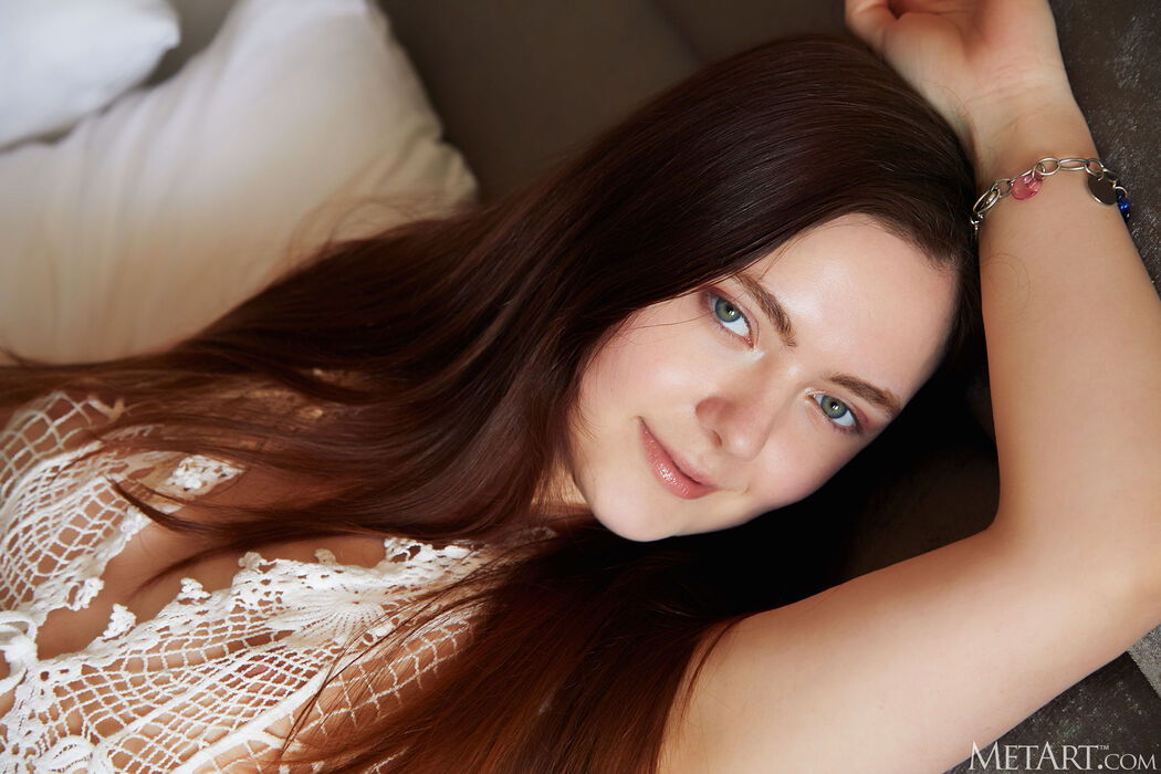 Candy Kate Expose Her Perky Breasts And Hot Pussy Cover Photo