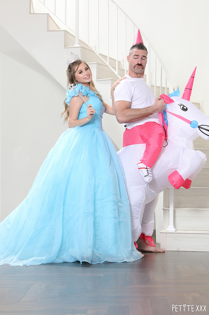 Carolina Sweets Takes Large Cock Fuck Her Deeper And Deeper