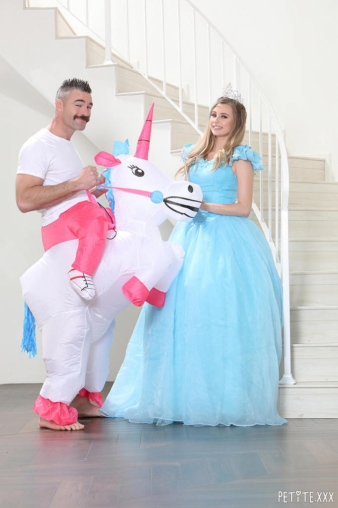 Carolina Sweets Takes Large Cock Fuck Her Deeper And Deeper