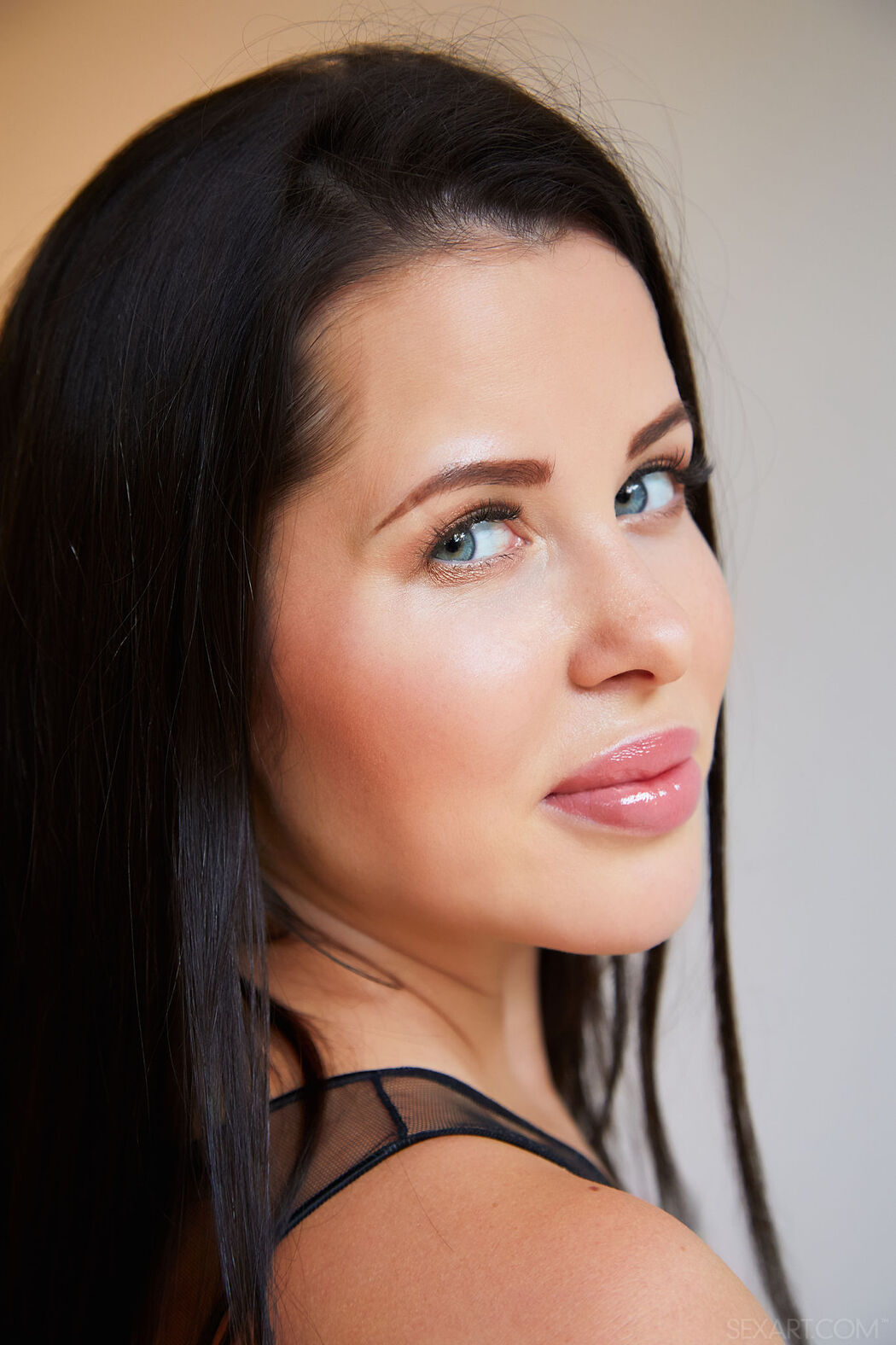 Cassie Fire Poses In Sexy Lingerie And Takes It Down