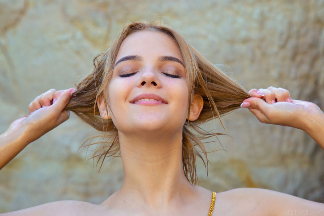 Chanel Fenn Flashes Her Ass And Pussy