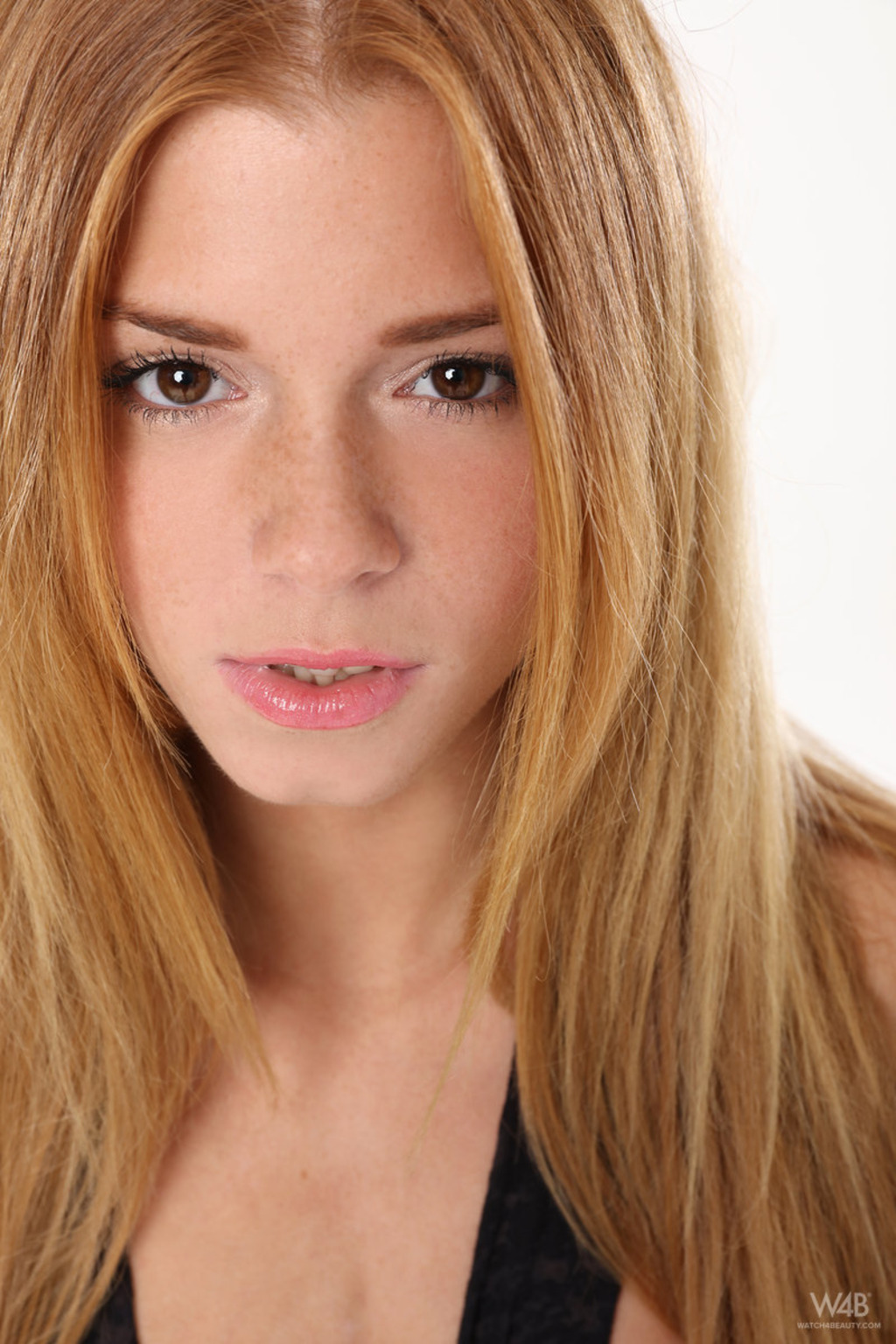 Chrissy Fox Lovely Face Makes Stunning