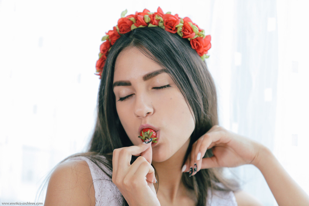 Cira Nerri Teen Hottie