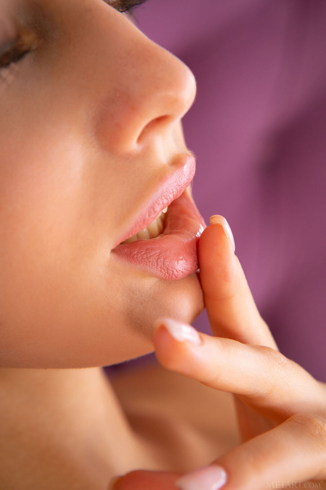 Clarice Shows Her Hot Bubble Butt