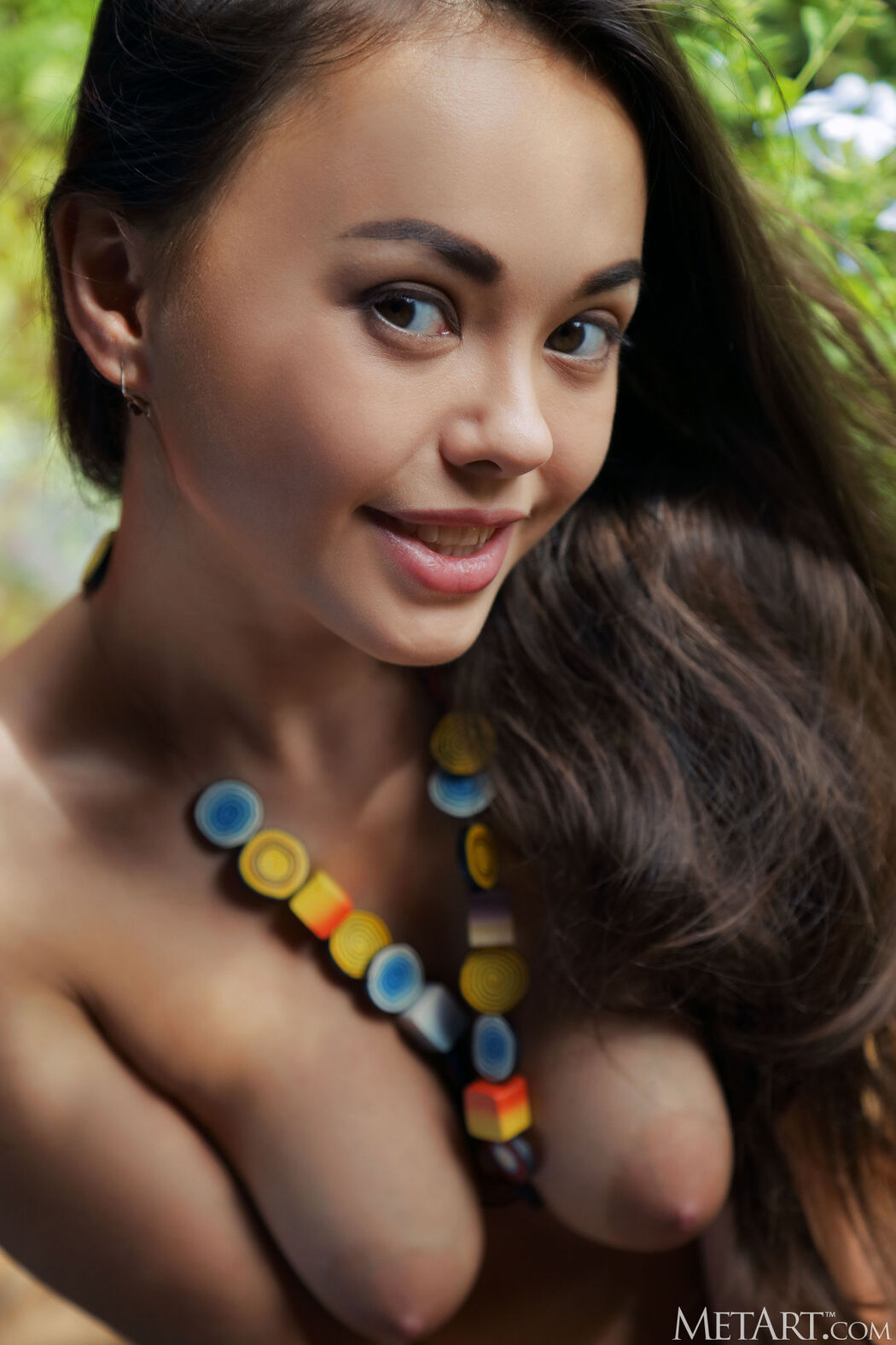 Cute Li Moon Expose The Hot Pink Interior