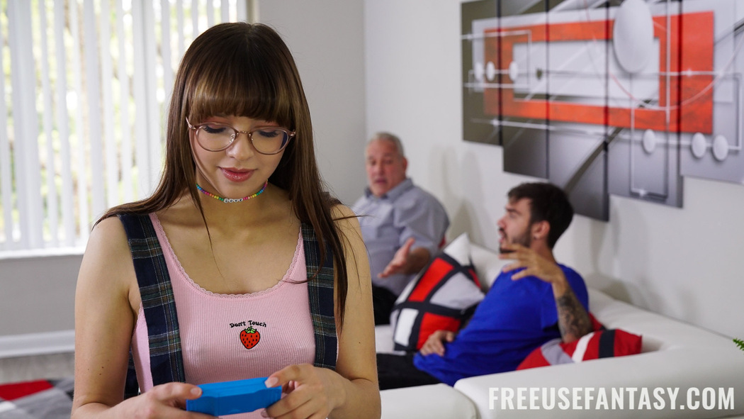 Cute Gamer Girl Honey Hayes Gives Full Access To Her Body