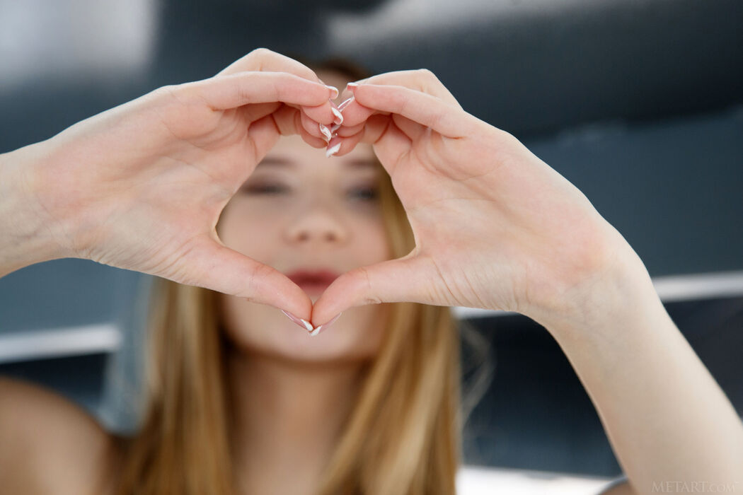 Delizi Bares Her Big Breasts