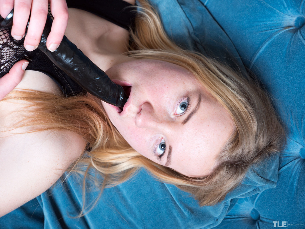 Dildo Fucking Lesson With Emma O