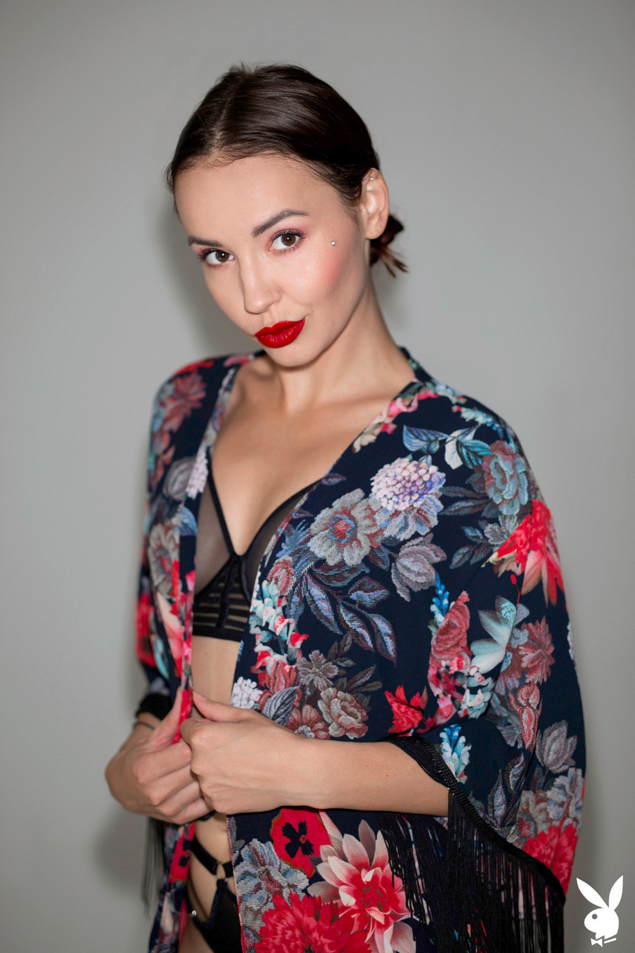 Elilith Noir With Red Lip And Shows Us Her Sultry Side Cover Photo