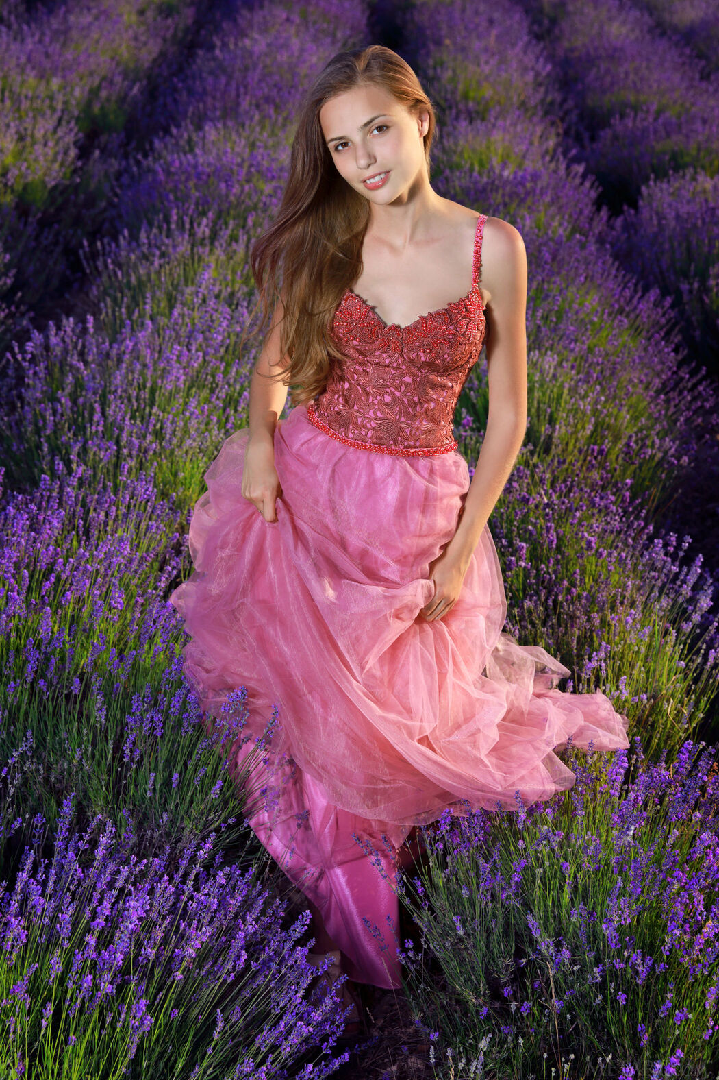 Elle Tan Shows Perfect Breasts And Shaved Pussy