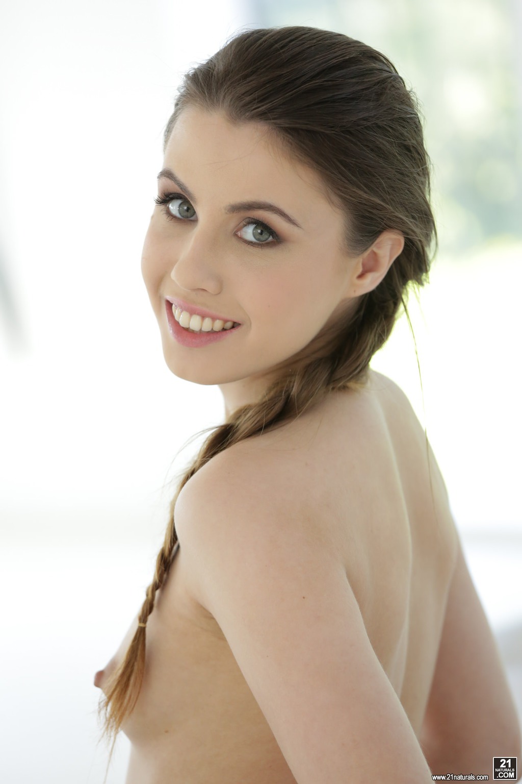 Elle Rose Fucked And Gets Cum On Face