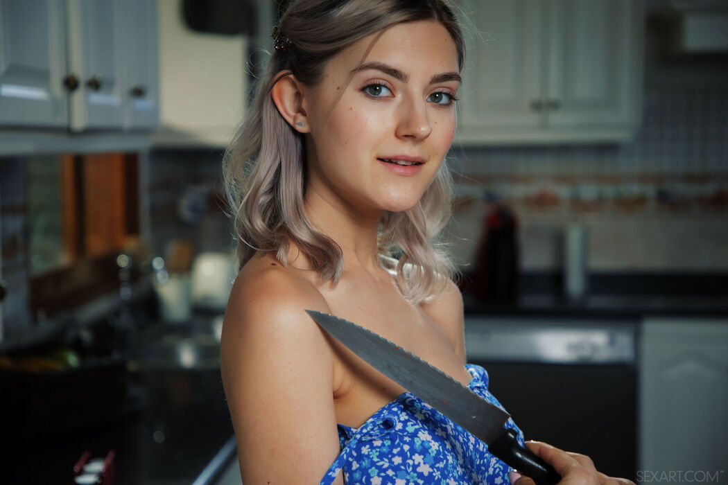 Eva Elfie Riding Her Fingers To One Delicious Orgasm