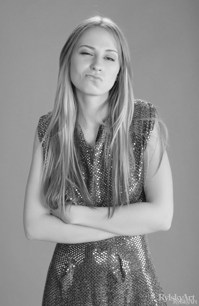 Eve In Backstage Sets Teases Hot