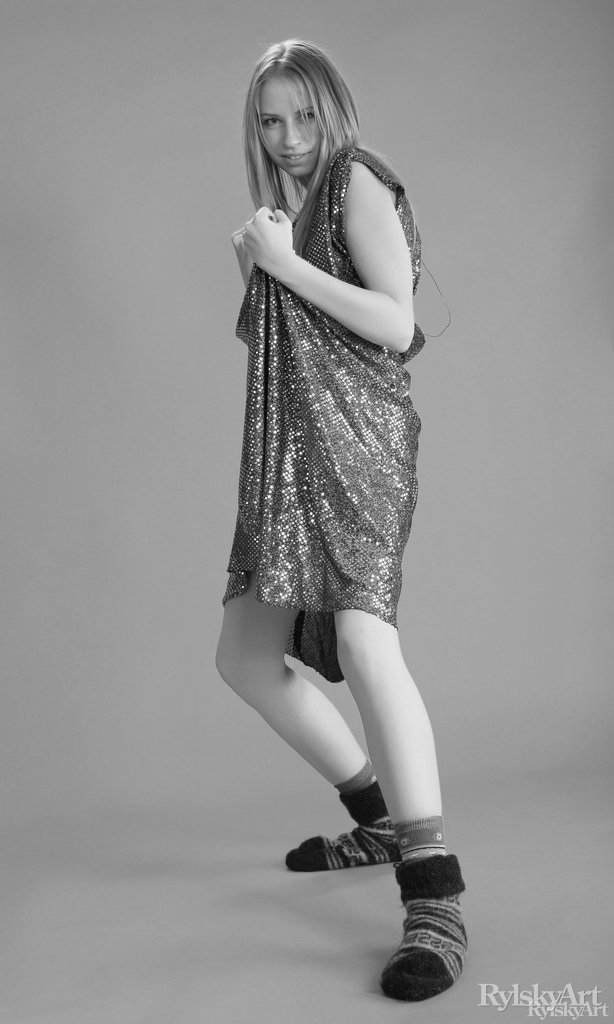 Eve In Backstage Sets Teases Hot