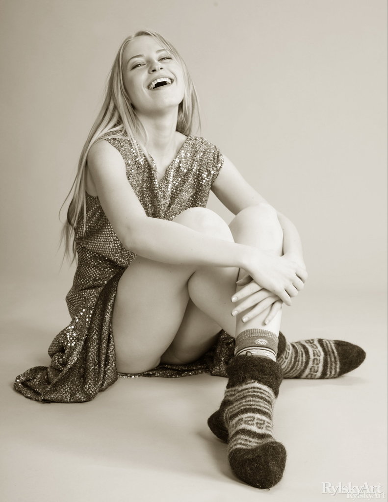 Eve In Backstage Sets Teases Hot