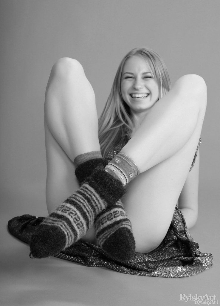 Eve In Backstage Sets Teases Hot