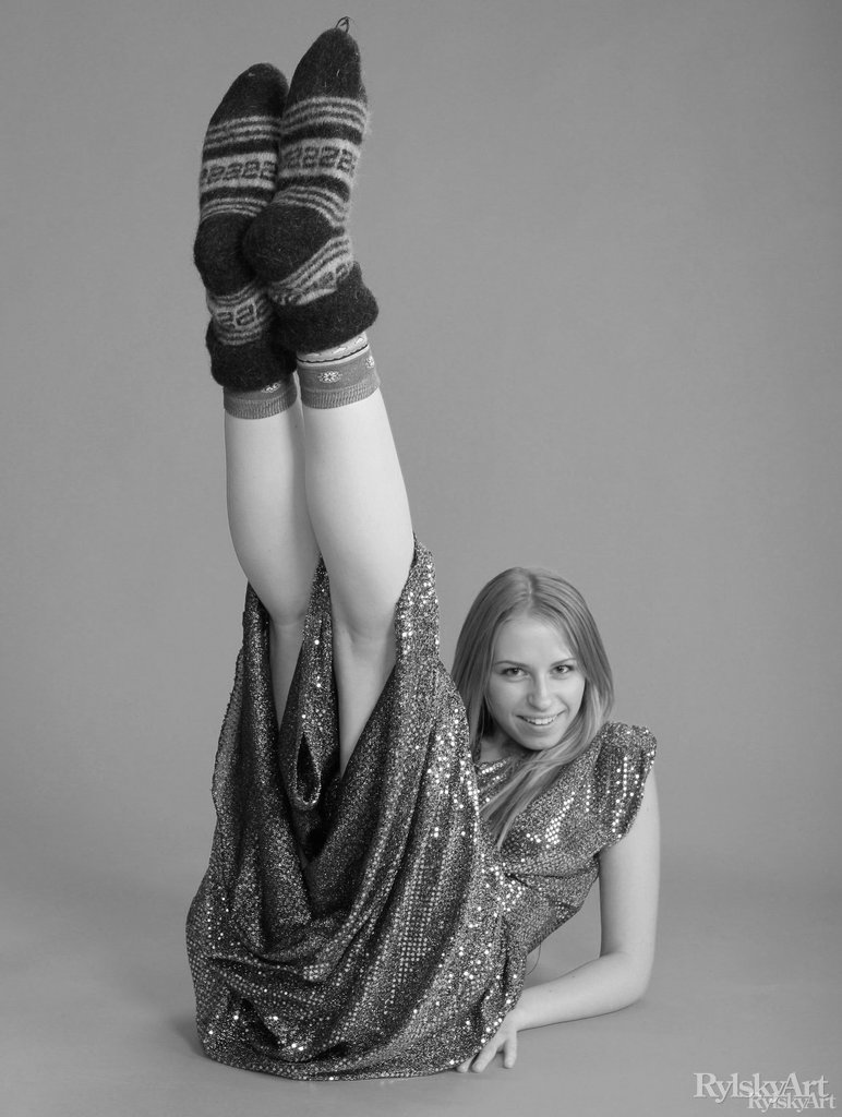 Eve In Backstage Sets Teases Hot