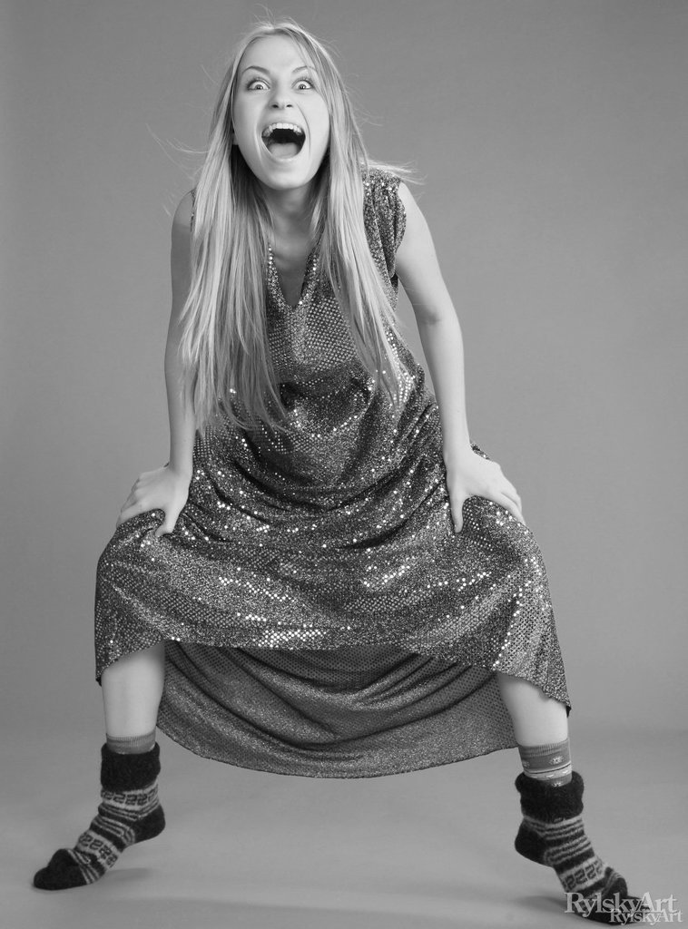 Eve In Backstage Sets Teases Hot