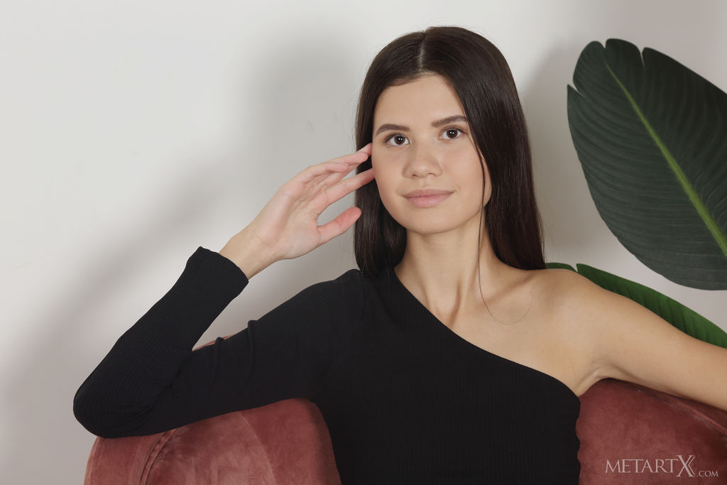 Evelin Elle Pulls Down Her Tight Yoga Pants And Eases A Finger In Her Pussy Cover Photo