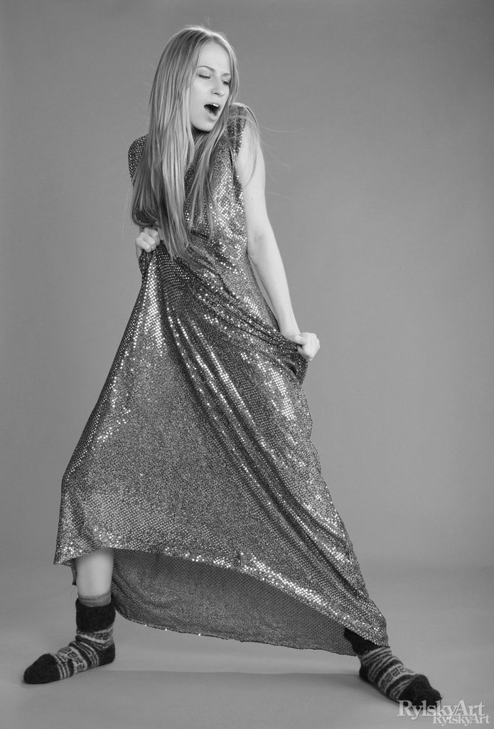 Eve In Backstage Sets Teases Hot