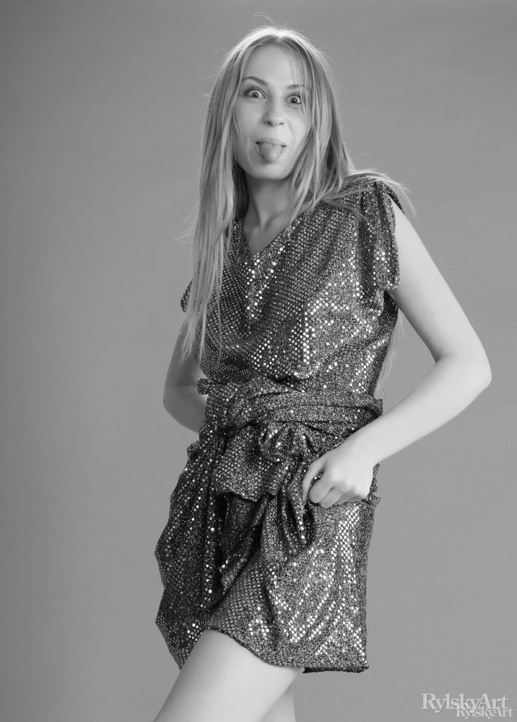 Eve In Backstage Sets Teases Hot