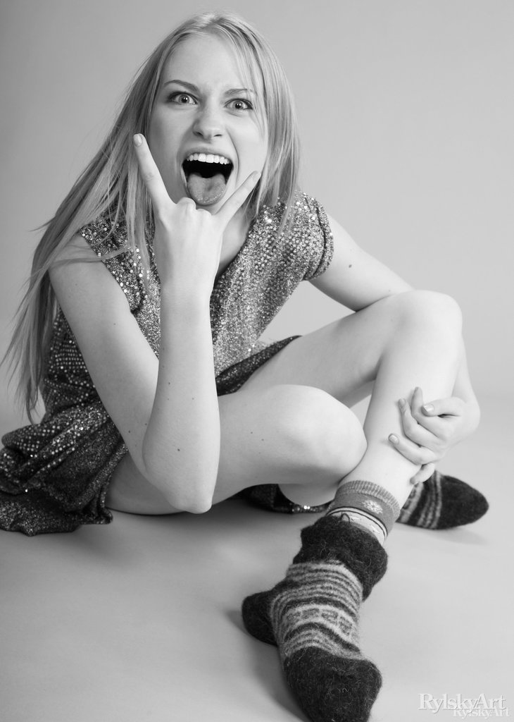 Eve In Backstage Sets Teases Hot