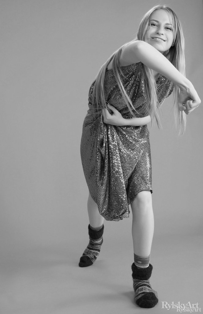 Eve In Backstage Sets Teases Hot