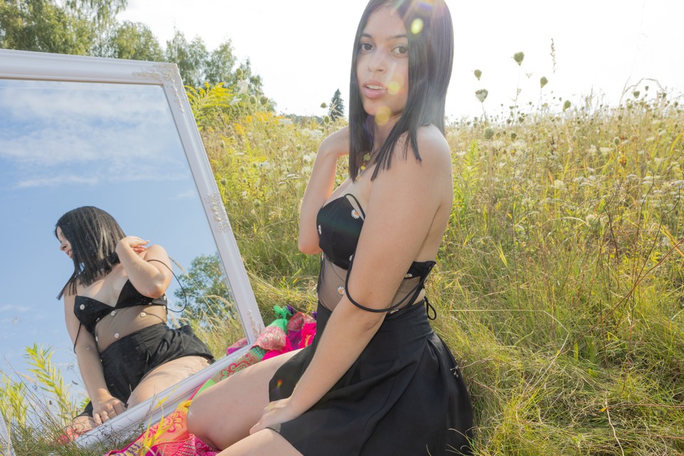 Gia Rosse In Outdoor Adventures Took Pictures And Masturbated