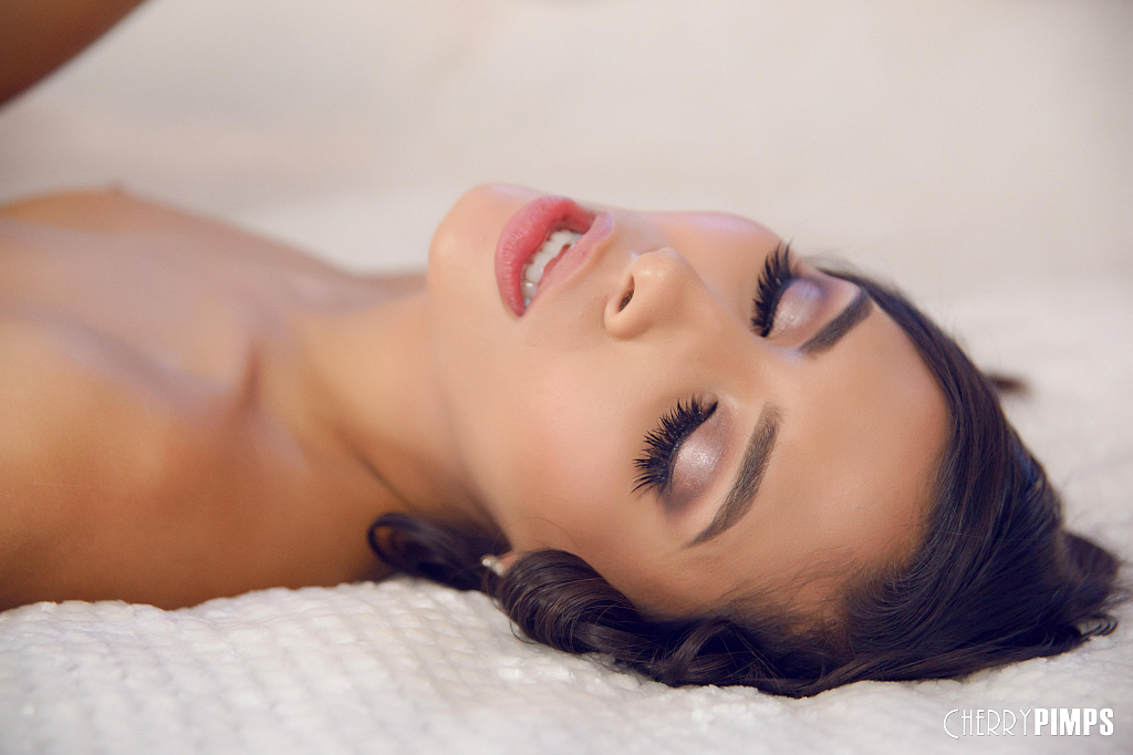 Gianna Dior Makes Cry And Get Cums All Over Her Face