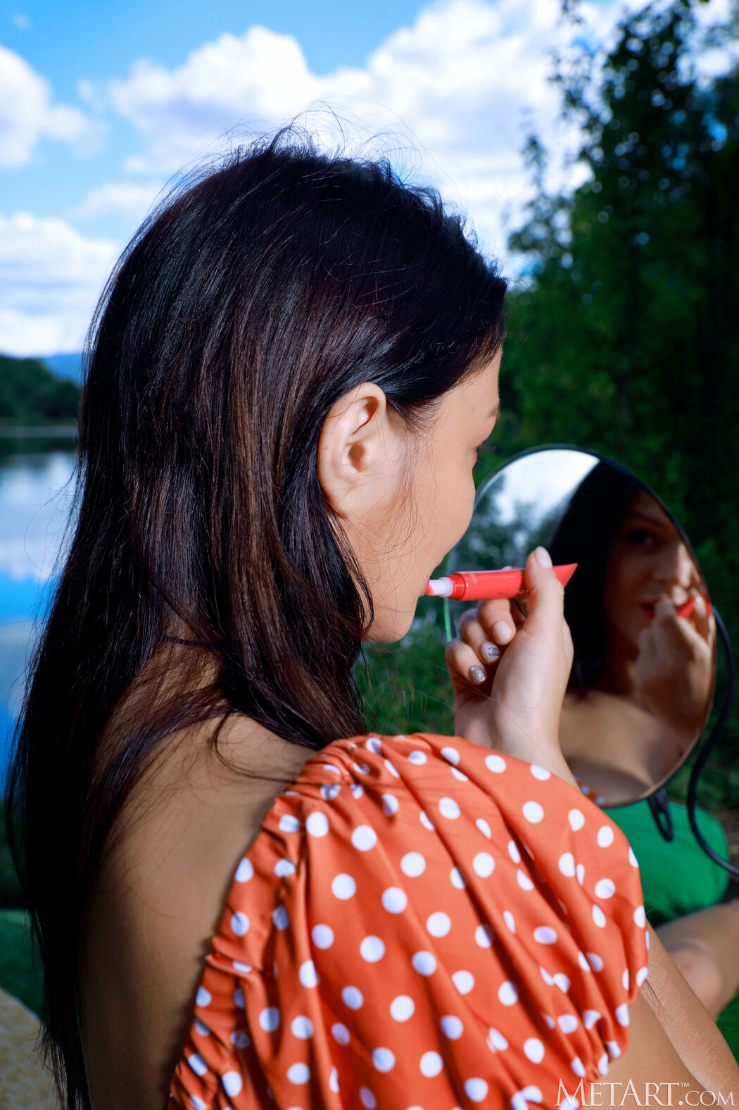 Gloria Davis Shows Off Her Shaved Pussy And Sexy Ass