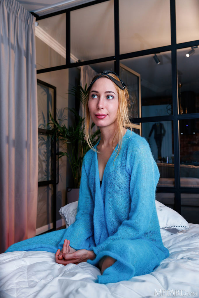 Gorgeous Redhead Madelina Shows Lovely Big Breasts And Lush-lipped Pussy Cover Photo