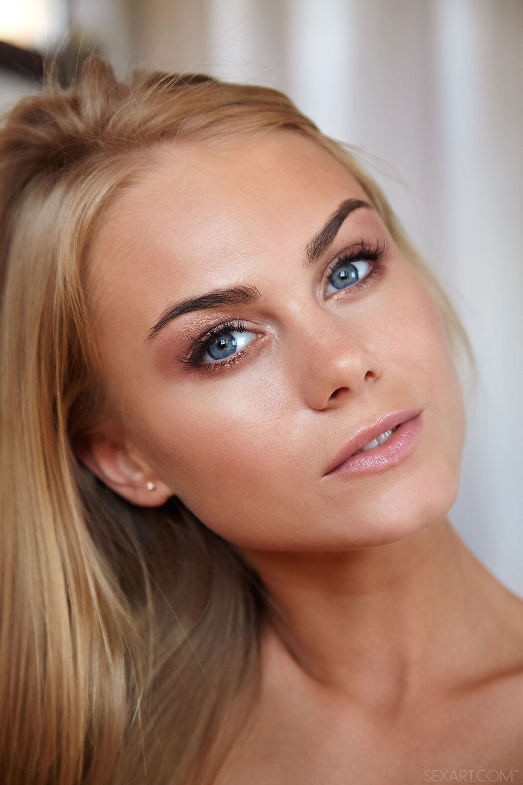 Hot Babe Nancy A Spreading Her Sexy Ass Cheeks