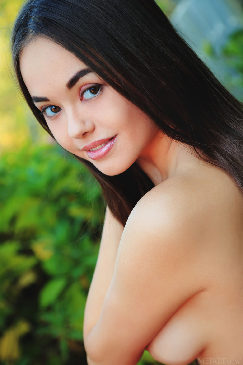 Hot Asian Babe Li Moon Shows Her Shaved Pussy Outdoors