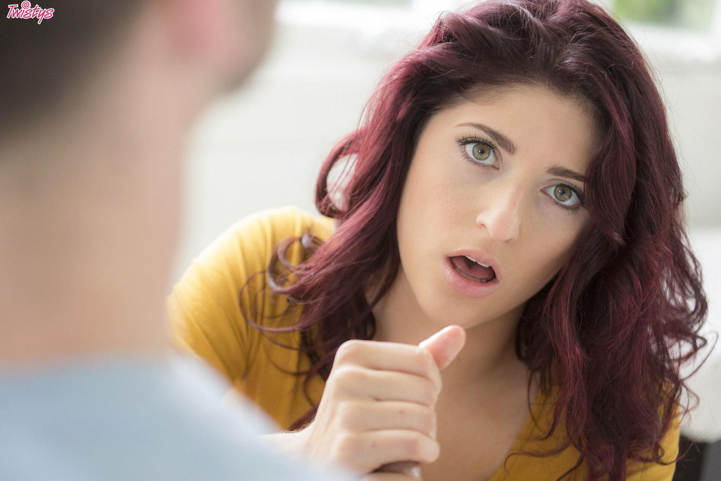 Horny Girl Nikki Knightly Gives Blowjob And Fuck