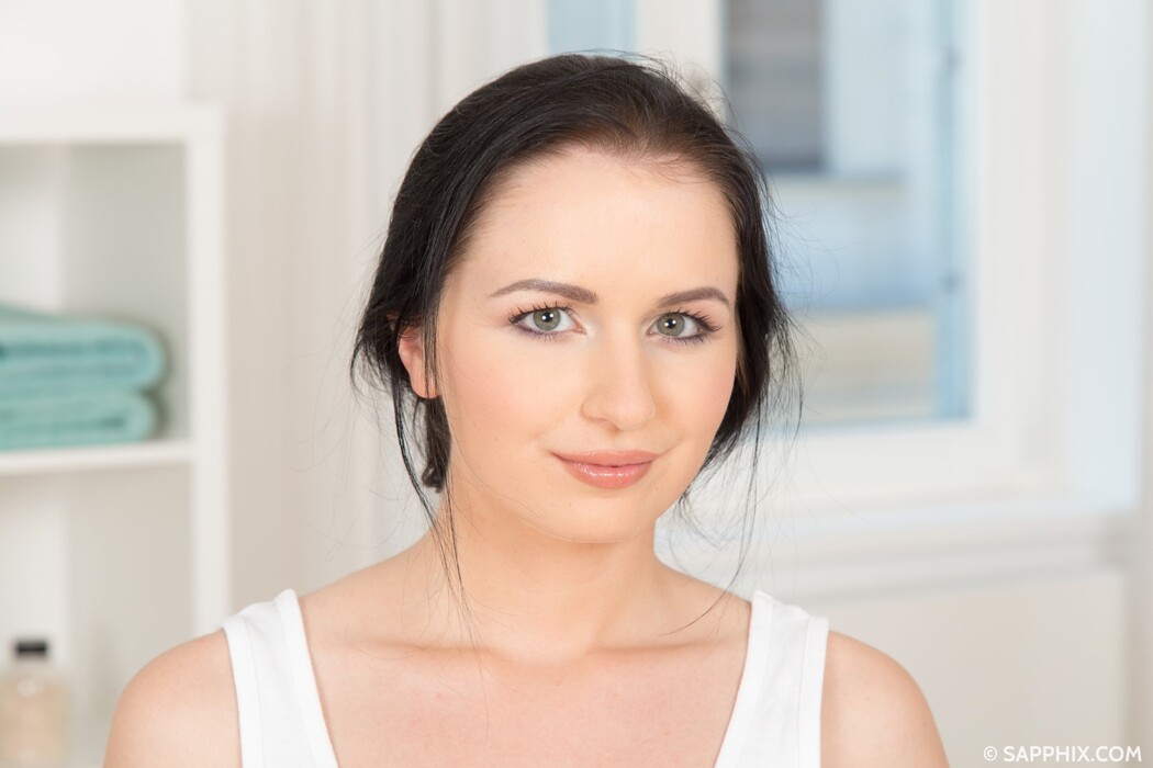 Hot Babes Kittina Coxxx And Monika Brown