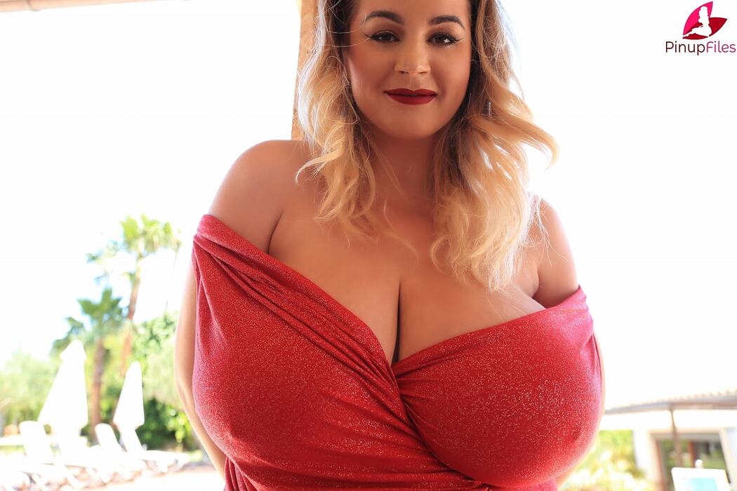 Holly Garner All-natural Big Breasts Woman